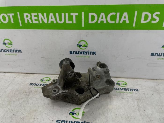 Used Engine mount Renault Master III (FV) 2.3 dCi 125 16V FWD Price € 36,30 Inclusive VAT offered by Snuverink Autodemontage