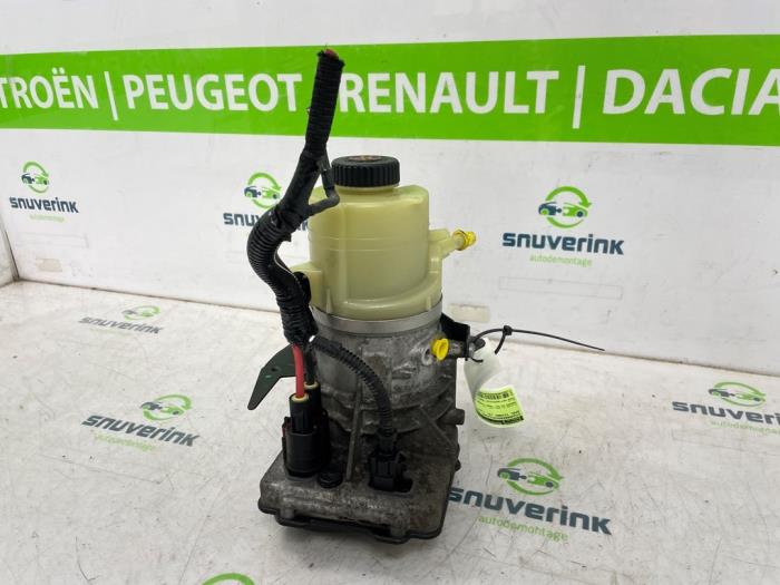 Usagé Pompe de direction Opel Vivaro 1.6 CDTi BiTurbo 125 Prix € 393,25 Prix TTC proposé par Snuverink Autodemontage