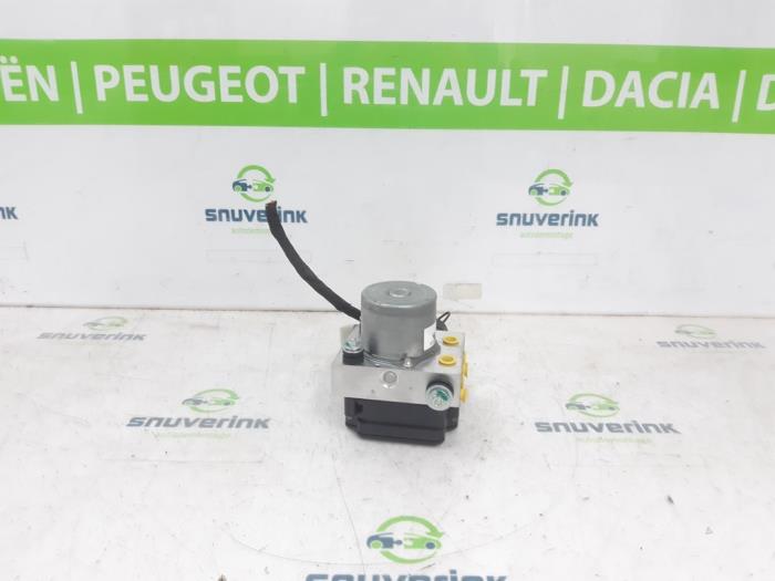 Begagnade ABS-pump Renault Arkana (RJLL) 1.6 E-Tech 145 16V Pris € 302,50 Inklusive moms erbjuds av Snuverink Autodemontage