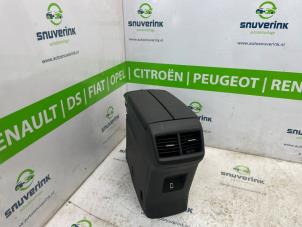 Używane Konsole srodkowe Citroen C5 Aircross I (A4/AC/AJ/AR) 1.2 PureTech Hybrid 136 Cena € 266,20 Z VAT oferowane przez Snuverink Autodemontage