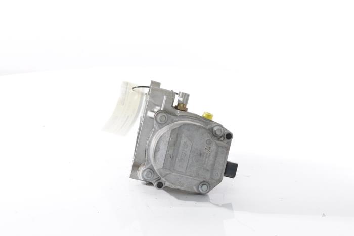 Begagnade Vattenpump Renault Arkana (RJLL) 1.6 E-Tech 145 16V Pris € 114,95 Inklusive moms erbjuds av Snuverink Autodemontage