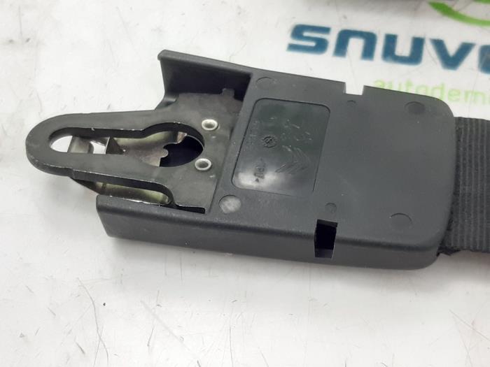 Sicherheitsgurt links vorne van een Peugeot 208 II (UB/UH/UP) 1.2 Vti 12V PureTech 100 2021