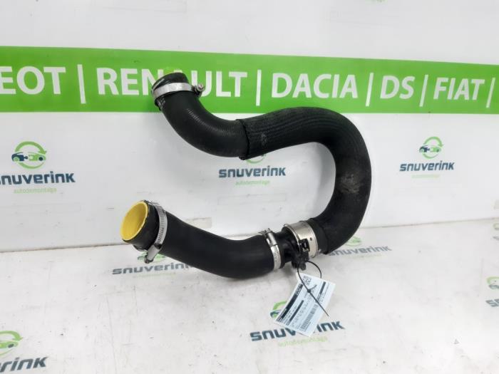 Gebrauchte Intercooler Schlauch Peugeot 3008 II (M4/MC/MJ/MR) 1.6 16V HYbrid 225 Preis € 35,00 Margenregelung angeboten von Snuverink Autodemontage