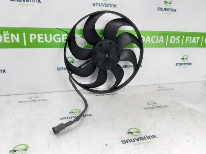 Używane Silnik wentylatora Peugeot 5008 II (M4/MC/MJ/MR) 1.2 12V e-THP PureTech 130 Cena € 54,45 Z VAT oferowane przez Snuverink Autodemontage