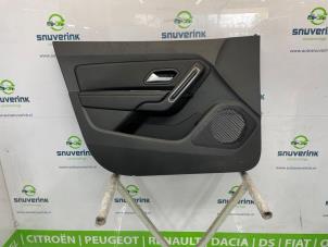 Usagé Revêtement portière 4portes avant gauche Dacia Duster (SR) 1.0 TCE 100 Bi-Fuel, Eco-G 12V Prix € 105,00 Règlement à la marge proposé par Snuverink Autodemontage