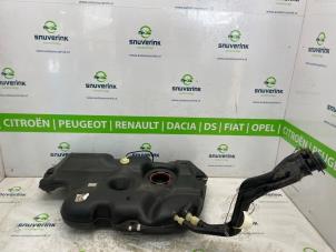 Usagé Réservoir de carburant Dacia Duster (SR) 1.0 TCE 100 Bi-Fuel, Eco-G 12V Prix € 250,00 Règlement à la marge proposé par Snuverink Autodemontage