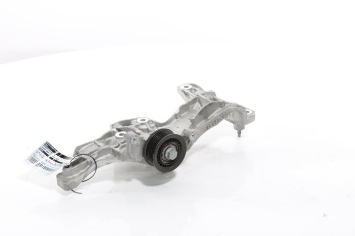 Usagé Support dynamo haut Peugeot 3008 II (M4/MC/MJ/MR) 1.6 16V HYbrid 225 Prix € 39,98 Règlement à la marge proposé par Snuverink Autodemontage