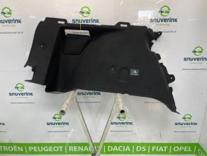 Usagé Revêtement coffre gauche Dacia Duster (SR) 1.0 TCE 100 Bi-Fuel, Eco-G 12V Prix € 95,00 Règlement à la marge proposé par Snuverink Autodemontage
