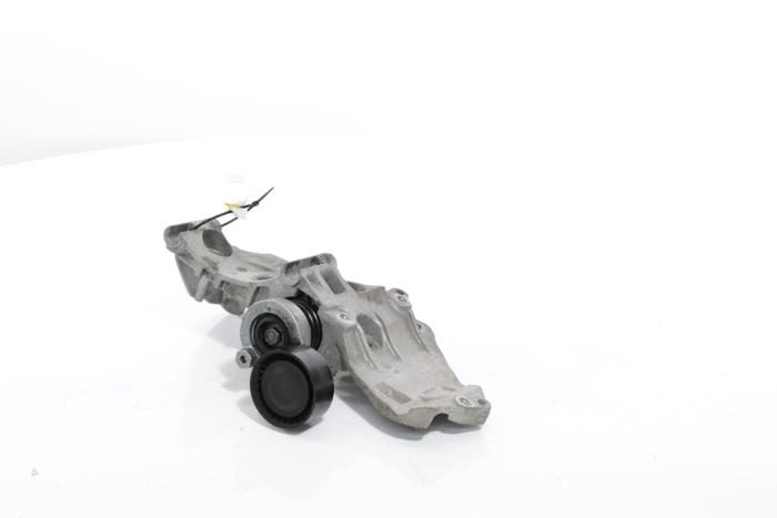 Usagé Support dynamo haut Renault Talisman Estate (RFDK) 1.5 dCi 110 Prix € 35,00 Règlement à la marge proposé par Snuverink Autodemontage