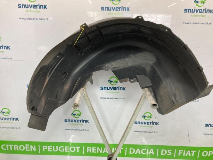 Używane Nadkole Peugeot 5008 II (M4/MC/MJ/MR) 1.2 12V e-THP PureTech 130 Cena € 60,50 Z VAT oferowane przez Snuverink Autodemontage