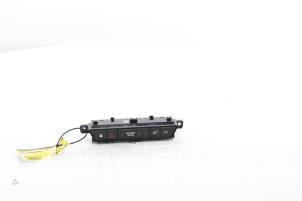 Usagé Bouton de warning Dacia Jogger 1.0 TCe 110 12V Prix € 47,50 Règlement à la marge proposé par Snuverink Autodemontage