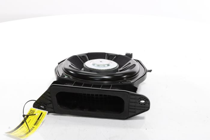Używane Subwoofer Renault Austral 1.2 E-Tech Full Hybrid 200 Cena € 102,85 Z VAT oferowane przez Snuverink Autodemontage