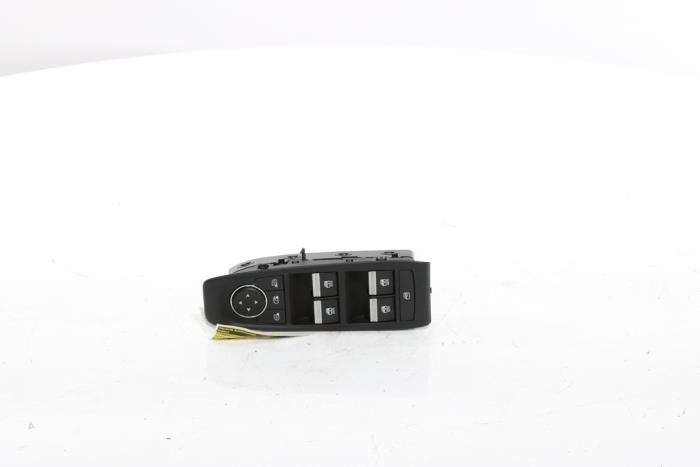 Usados Interruptor combinado de ventanillas Renault Austral 1.2 E-Tech Full Hybrid 200 Precio € 102,85 IVA incluido ofrecido por Snuverink Autodemontage