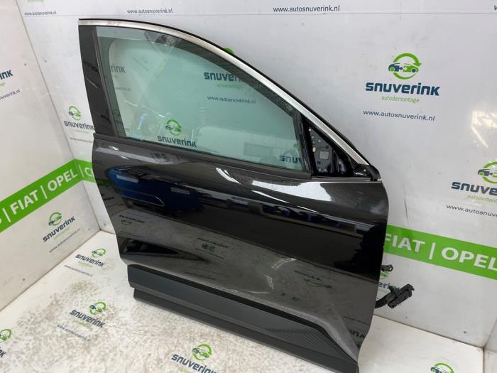 Framdörr, 4-dörrars, höger från en Renault Scenic E-Tech Electric (RCB) EV60 2024