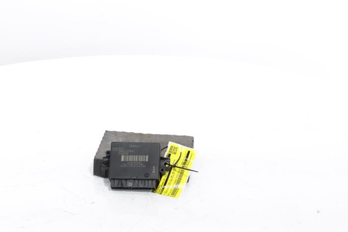 Usados Módulo PDC Renault Austral 1.2 E-Tech Full Hybrid 200 Precio € 272,25 IVA incluido ofrecido por Snuverink Autodemontage