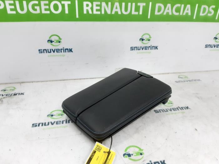 Używane Podlokietnik Renault Austral 1.2 E-Tech Full Hybrid 200 Cena € 211,75 Z VAT oferowane przez Snuverink Autodemontage