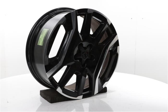 Wheel from a Peugeot 3008 III e-3008 210 73 kWh 2024