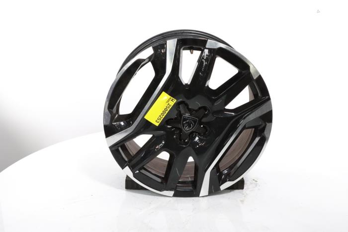 Wheel from a Peugeot 3008 III e-3008 210 73 kWh 2024