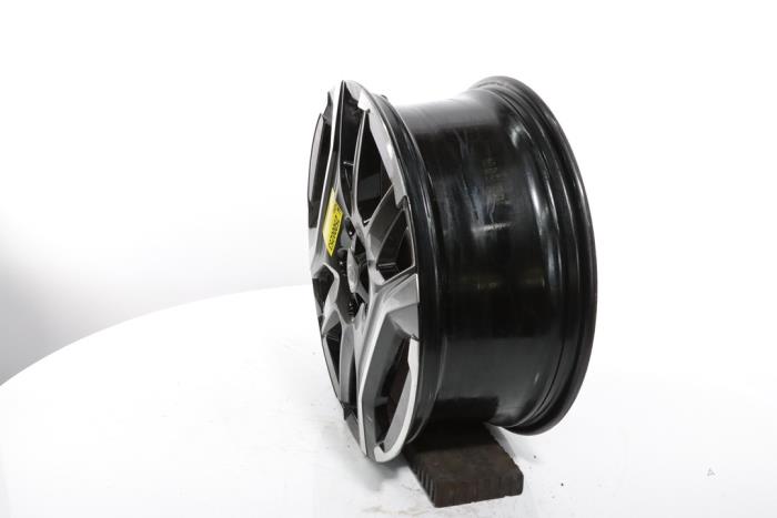 Wheel from a Peugeot 3008 III e-3008 210 73 kWh 2024