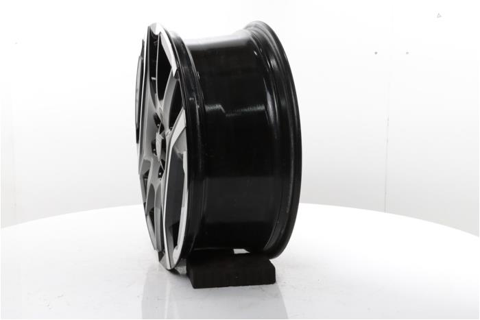 Wheel from a Peugeot 3008 III e-3008 210 73 kWh 2024