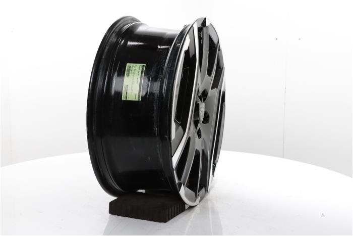 Wheel from a Peugeot 3008 III e-3008 210 73 kWh 2024