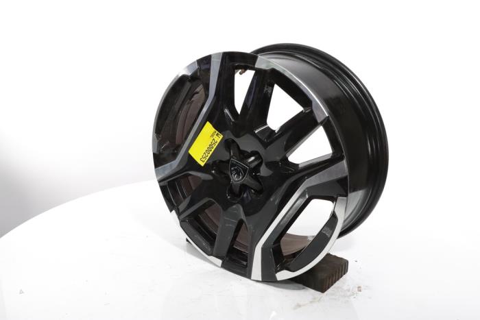 Wheel from a Peugeot 3008 III e-3008 210 73 kWh 2024