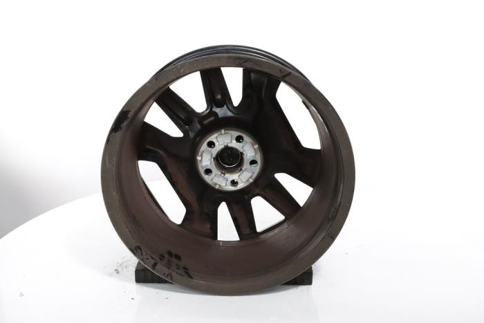 Wheel from a Peugeot 3008 III e-3008 210 73 kWh 2024