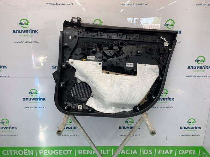 List, framdörr, 4-dörrars, vänster från en Renault Scenic E-Tech Electric (RCB) EV60 2024