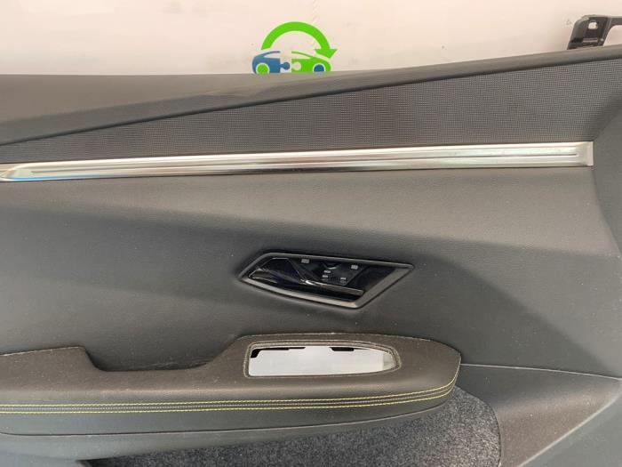 List, framdörr, 4-dörrars, vänster från en Renault Scenic E-Tech Electric (RCB) EV60 2024