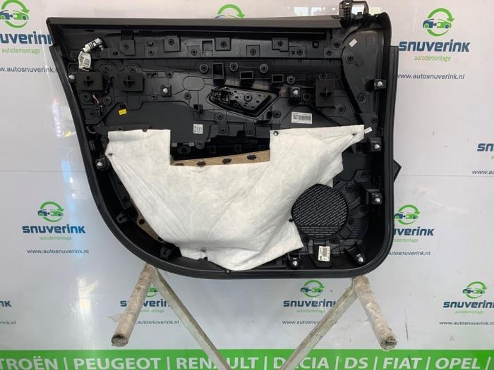 List, framdörr, 4-dörrars, höger från en Renault Scenic E-Tech Electric (RCB) EV60 2024