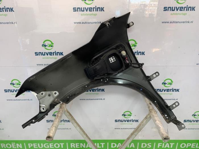 Framskärm, höger från en Renault Scenic E-Tech Electric (RCB) EV60 2024
