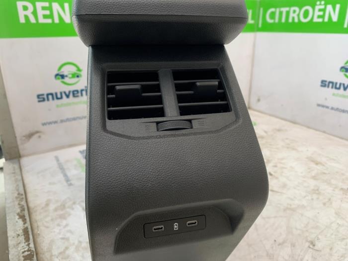 Mittkonsol från en Renault Scenic E-Tech Electric (RCB) EV60 2024