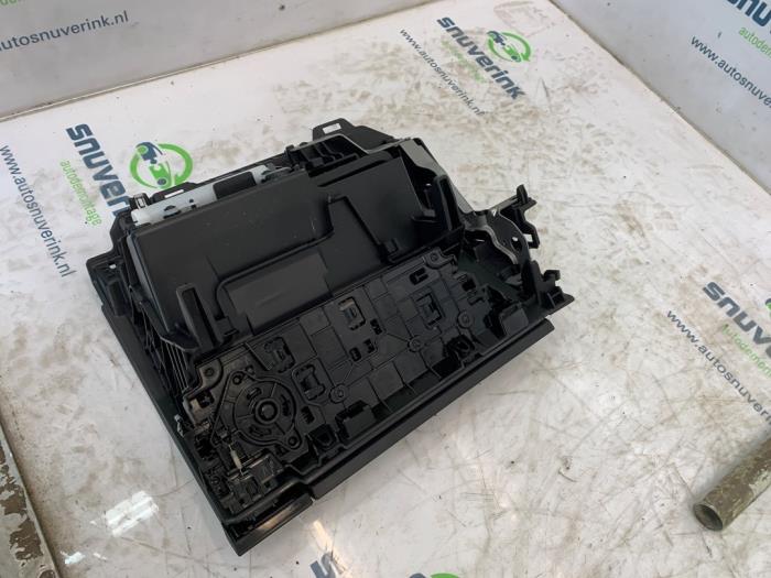 Handskfack från en Renault Scenic E-Tech Electric (RCB) EV60 2024