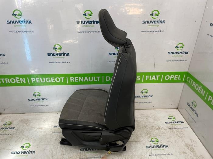Säte, vänster från en Renault Scenic E-Tech Electric (RCB) EV60 2024