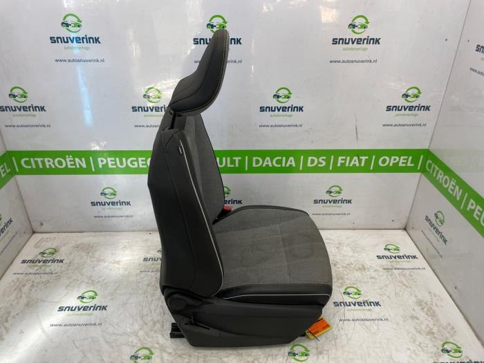 Säte, höger från en Renault Scenic E-Tech Electric (RCB) EV60 2024