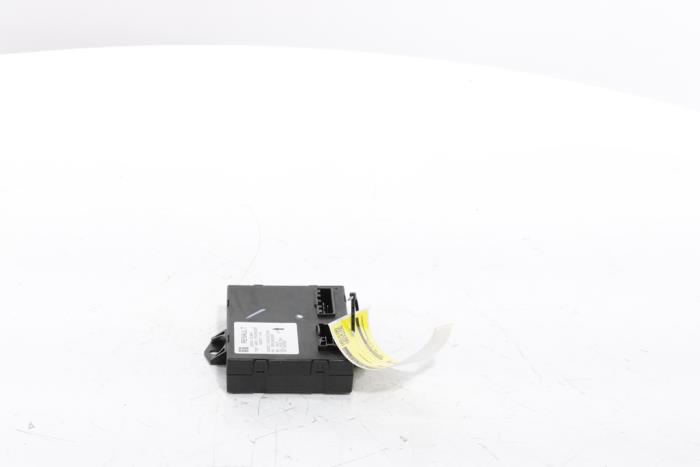 Centrallåsmodul från en Renault Scenic E-Tech Electric (RCB) EV60 2024