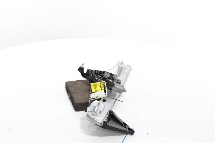 Fönstermekanism, 4-dörrars, vänster fram från en Renault Scenic E-Tech Electric (RCB) EV60 2024
