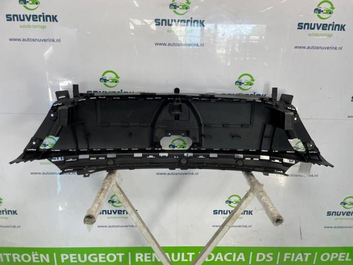 Grille from a Peugeot 3008 III e-3008 210 73 kWh 2024