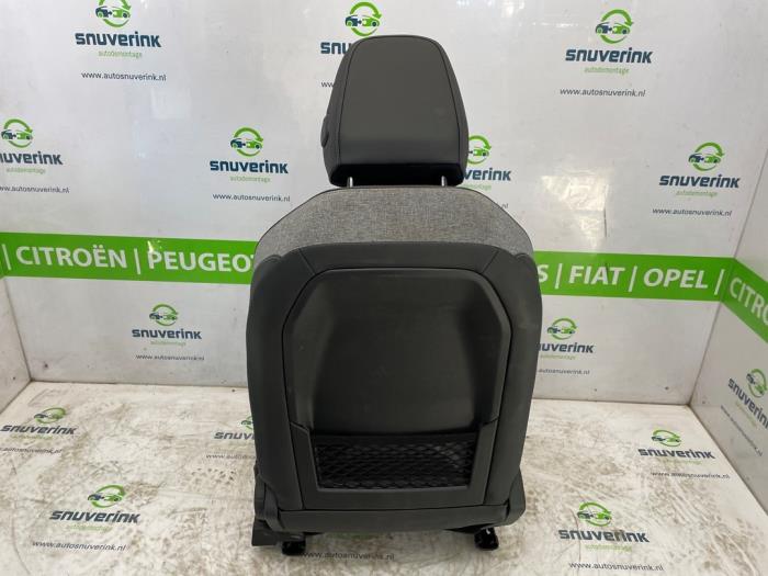 Seat, left from a Peugeot 3008 III e-3008 210 73 kWh 2024