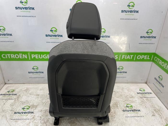 Seat, right from a Peugeot 3008 III e-3008 210 73 kWh 2024