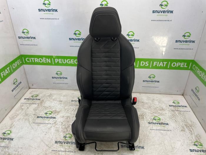 Seat, right from a Peugeot 3008 III e-3008 210 73 kWh 2024