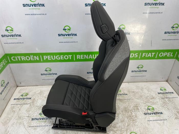 Seat, right from a Peugeot 3008 III e-3008 210 73 kWh 2024