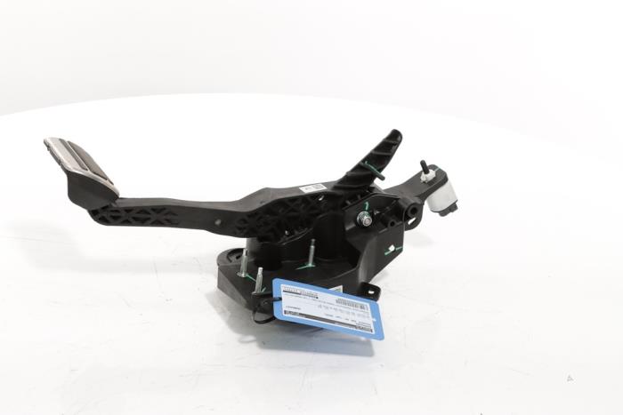 Używane Pedal hamulca Peugeot 208 II (UB/UH/UP) 1.2 Hybrid 100 Cena € 96,80 Z VAT oferowane przez Snuverink Autodemontage