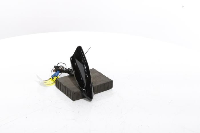 Antenn från en Renault Scenic E-Tech Electric (RCB) EV60 2024