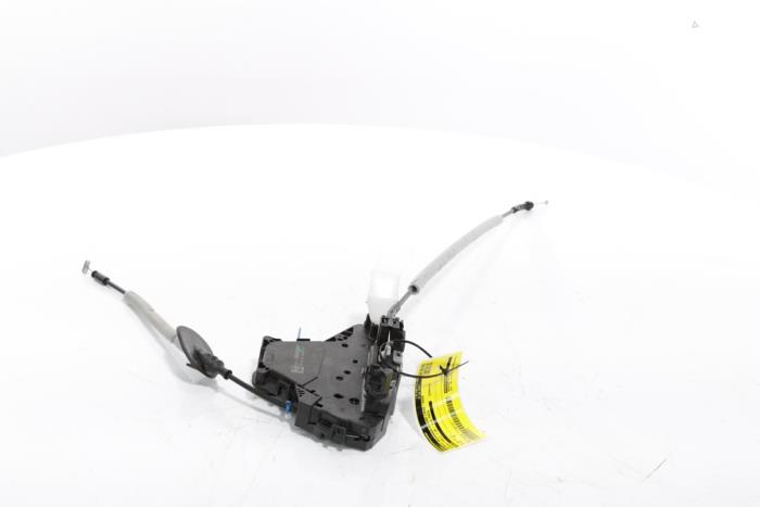 Dörrlåsmekanism, 4-dörrars, vänster fram från en Renault Scenic E-Tech Electric (RCB) EV60 2024
