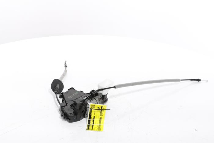 Dörrlåsmekanism, 4-dörrars, vänster fram från en Renault Scenic E-Tech Electric (RCB) EV60 2024