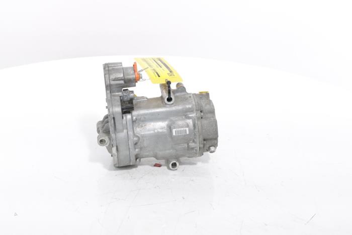 Luftkonditioneringspump från en Renault Scenic E-Tech Electric (RCB) EV60 2024