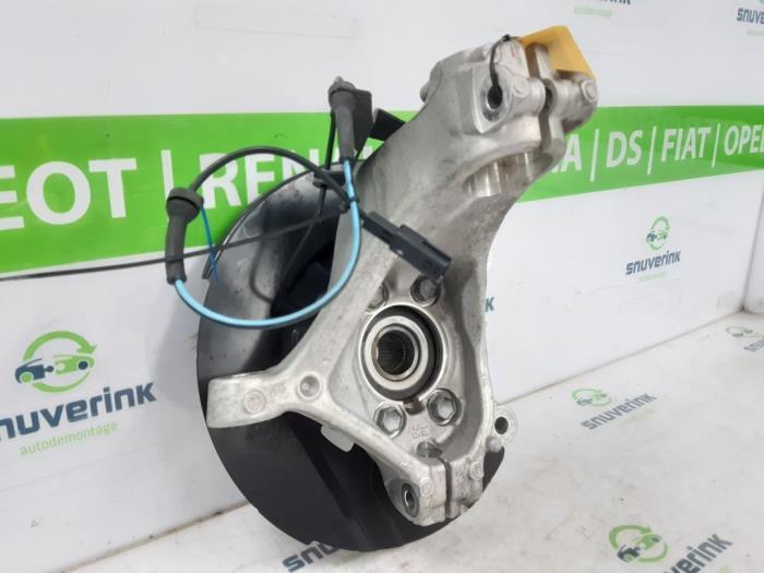 Spindel, vänster fram från en Renault Scenic E-Tech Electric (RCB) EV60 2024