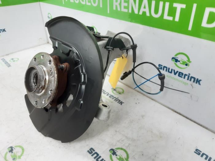Spindel, vänster fram från en Renault Scenic E-Tech Electric (RCB) EV60 2024