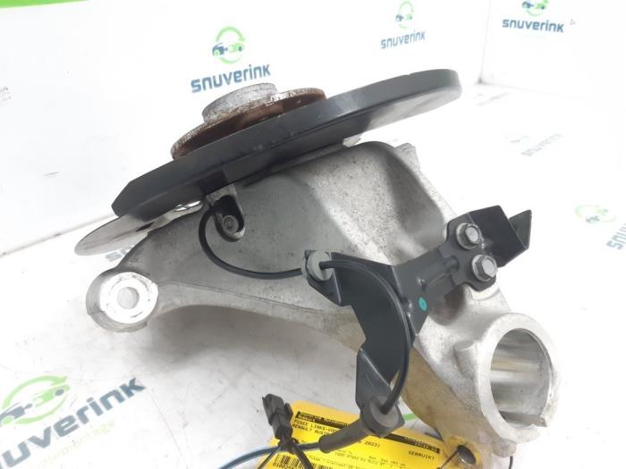 Spindel, vänster fram från en Renault Scenic E-Tech Electric (RCB) EV60 2024